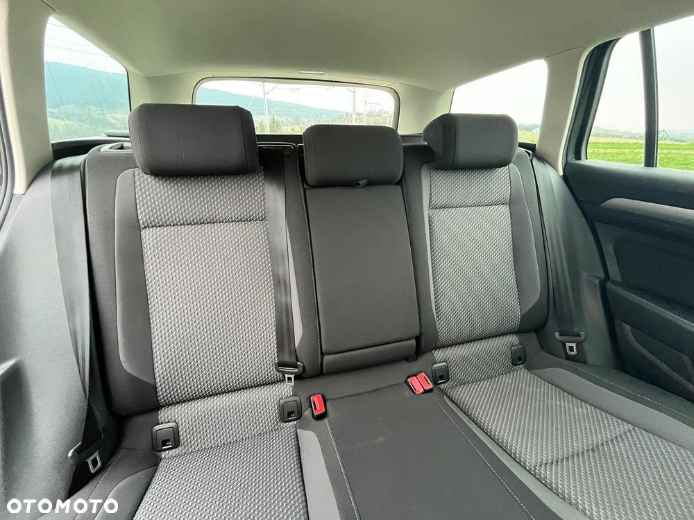 Volkswagen Passat 2.0 TDI SCR Trendline - 10