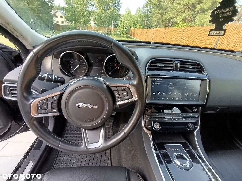 Jaguar XE 2.0 D Prestige - 12