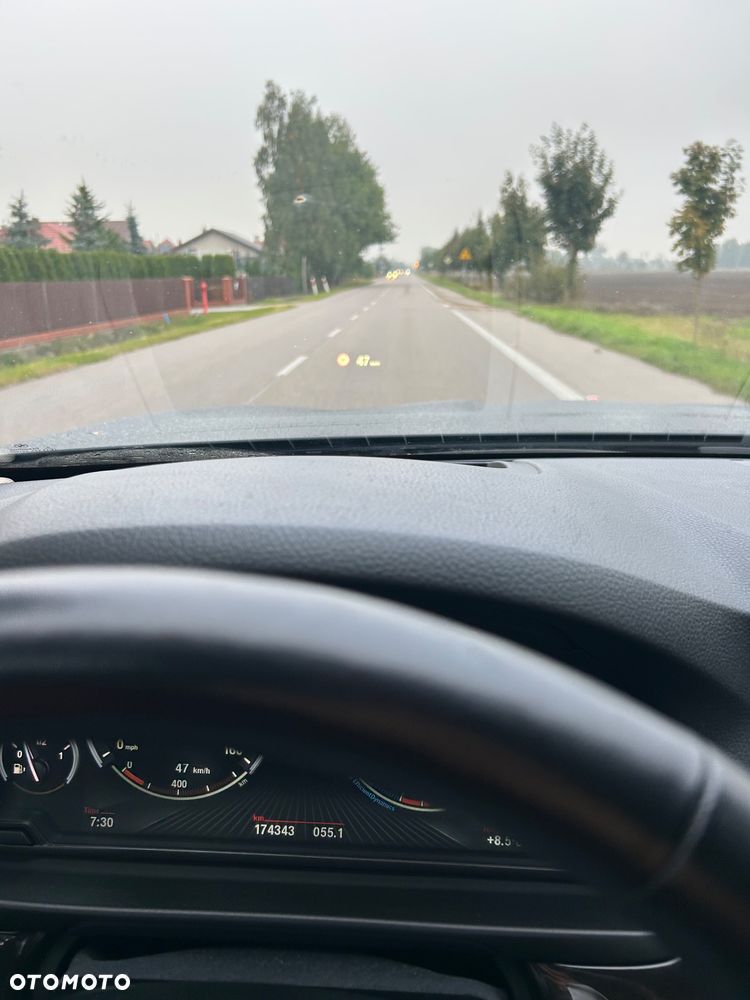 BMW Seria 5 535i xDrive Sport-Aut Luxury Line - 11