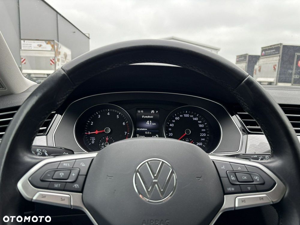 Volkswagen Passat - 18