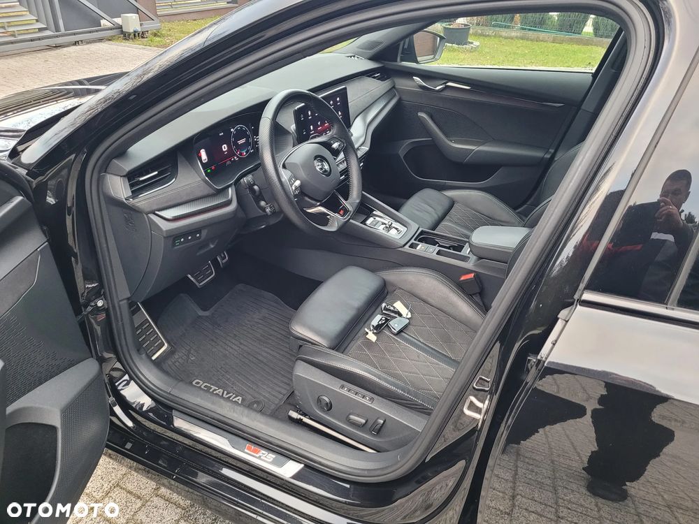 Skoda Octavia Combi 2.0 TDI DSG 4x4 RS - 23