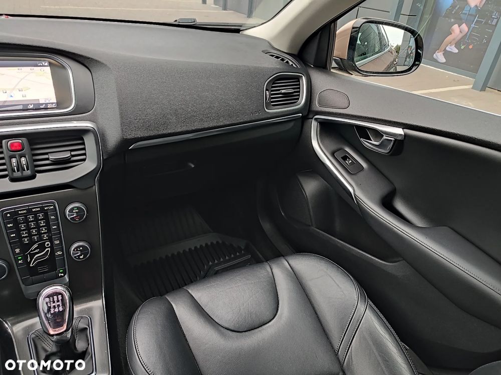 Volvo V40 T2 Summum - 11