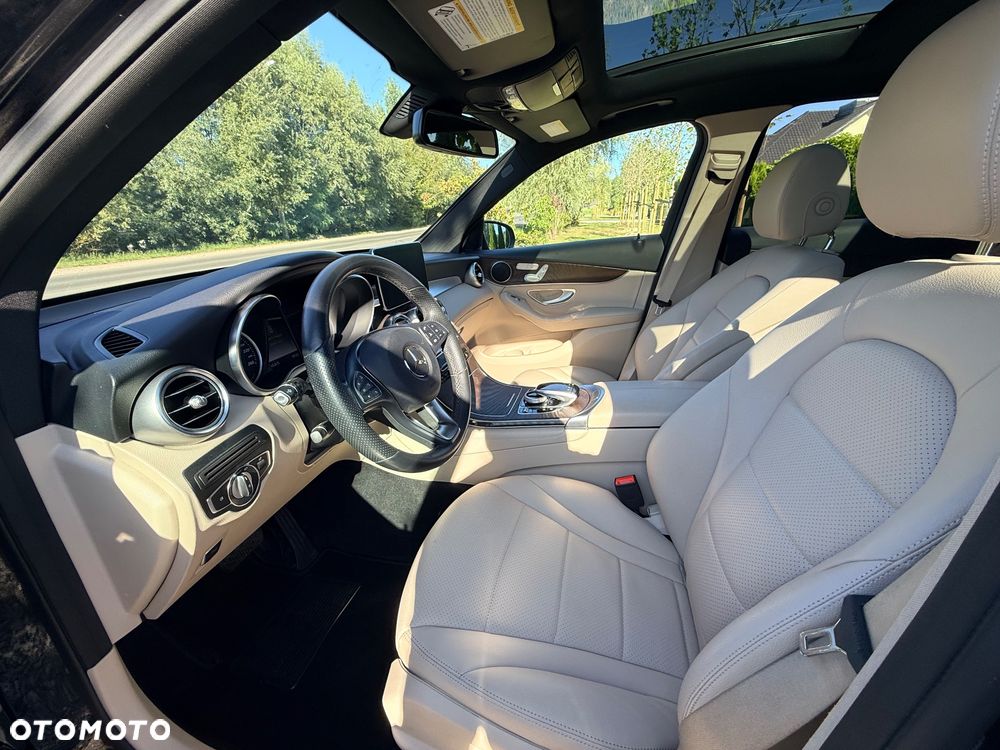 Mercedes-Benz GLC 300 4Matic 9G-TRONIC AMG Line - 10