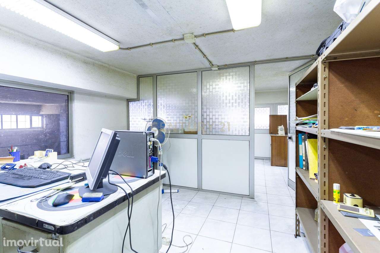 Oficina mecânica para arrendamento a 2 000 € - Grande imagem: 4/24