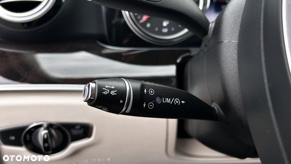 Mercedes-Benz Klasa E 220 d 4Matic 9G-TRONIC AMG Line - 16