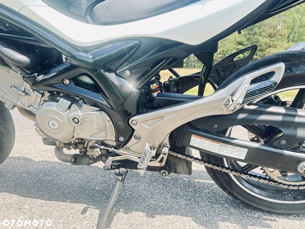 Suzuki Gladius - 10