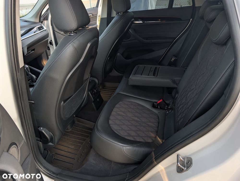 BMW X1 xDrive20i - 38