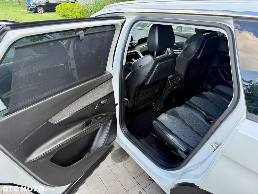 Peugeot 5008 PureTech 130 EAT8 Stop & Start Allure Pack - 24