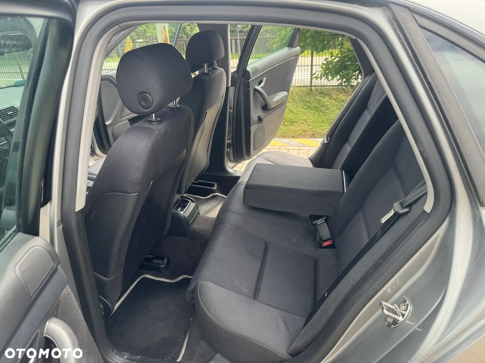 Audi A4 Limousine - 11