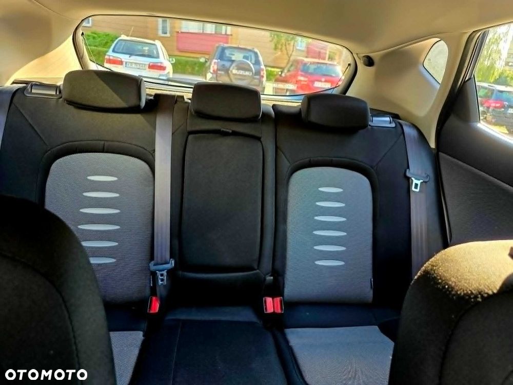 Kia Ceed - 8