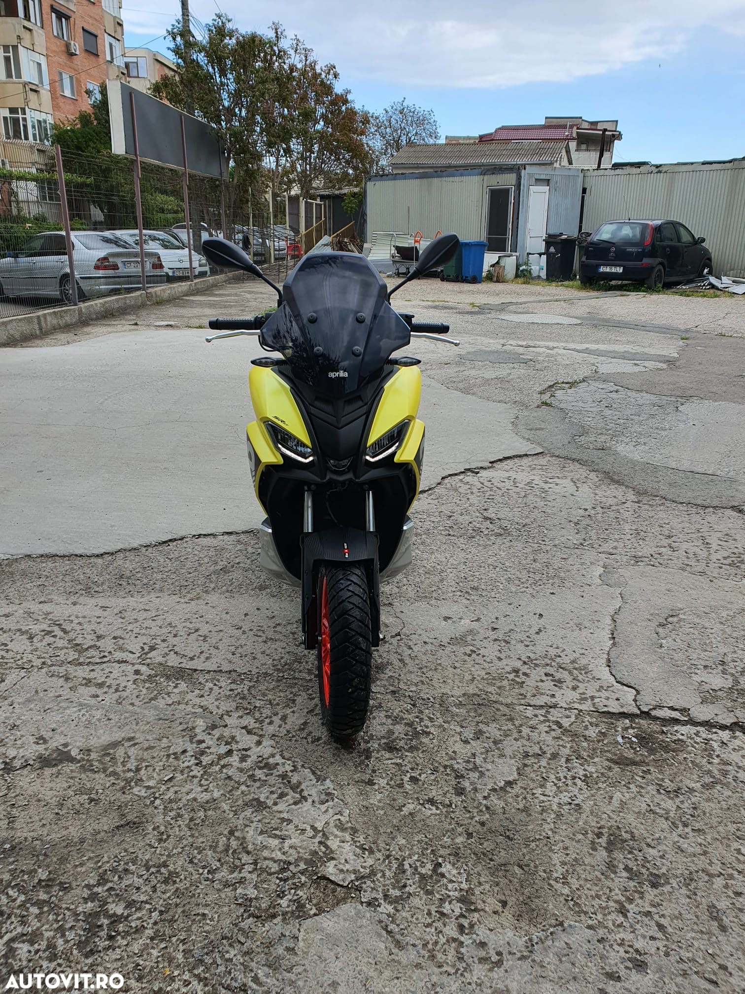 Aprilia SR GT - 6