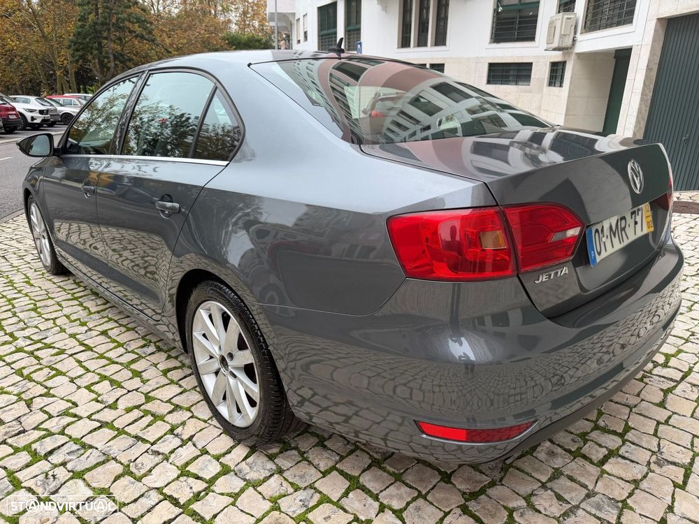 VW Jetta 1.6 TDi Confortline - 28