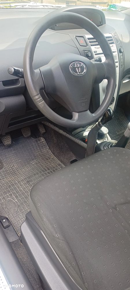 Toyota Yaris 1.3 Luna Premium - 9