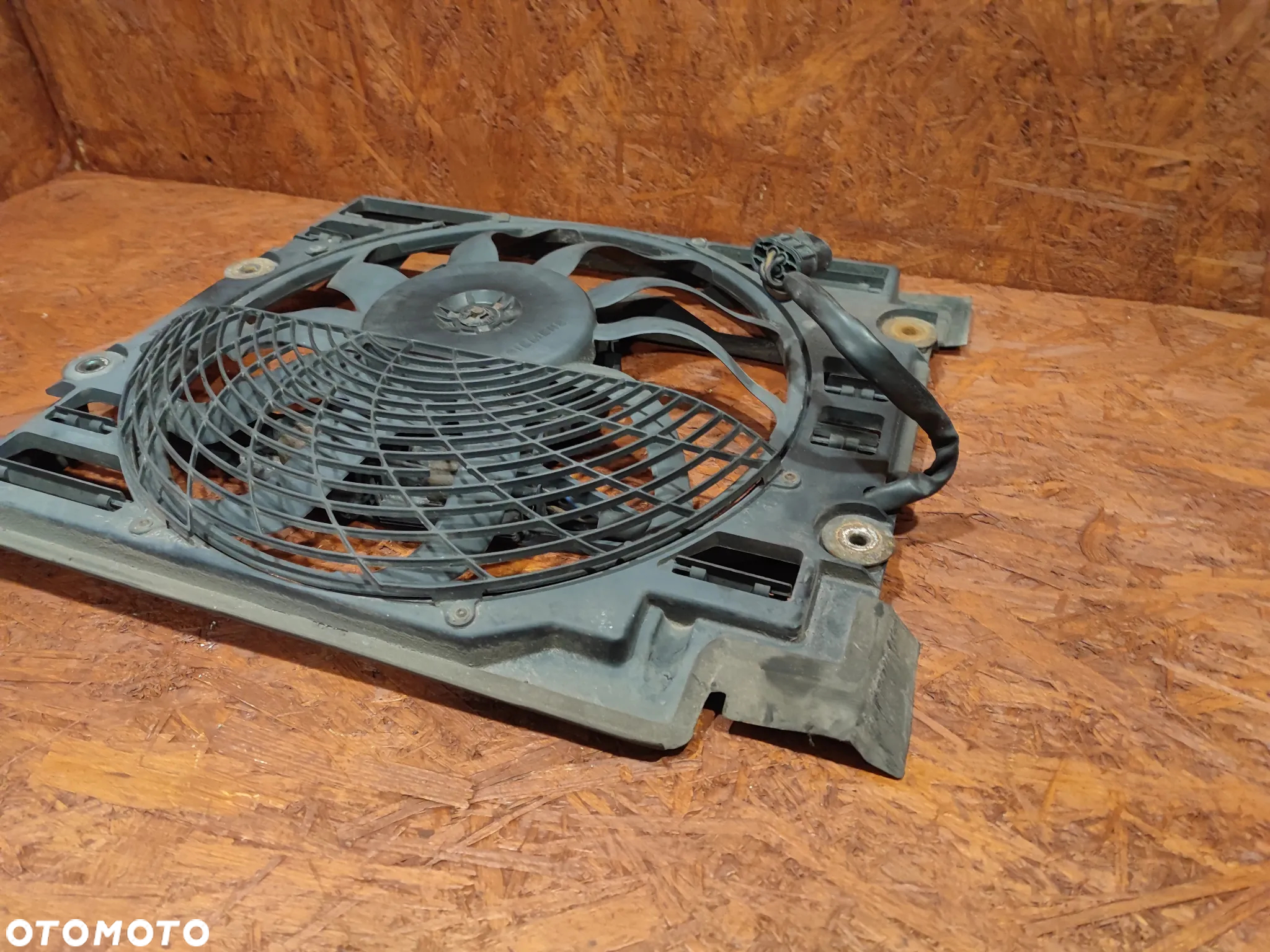 BMW E39 ORYGINALNY WENTYLATOR KLIMATYZACJI / ELEKTRYCZNY WIATRAK 4 PINY CHŁODNICY KLIMY O NR. 64 54 6 919 058 / 64 54 8 373 003  / 64 50 6 908 031 /  64 54 6 921 396 OEM SPRAWNY W 100% - 10