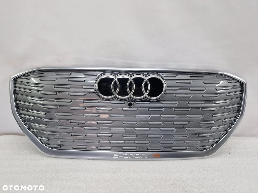 AUDI E-TRON Q4 89A 21- ATRAPA / GRILL PRZEDNI PRZÓD ZE ZNACZKIEM POD RADAR + KAMERA , NR 89A853653A / 89A853651A , NR AUKCJI GL412 - 1