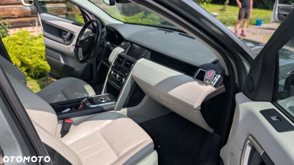 Land Rover Discovery Sport - 8