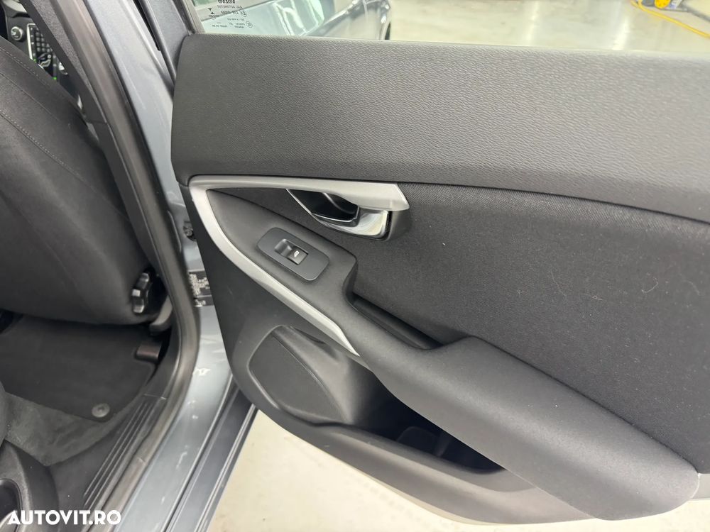 Volvo V40 D3 Geartronic Summum - 19