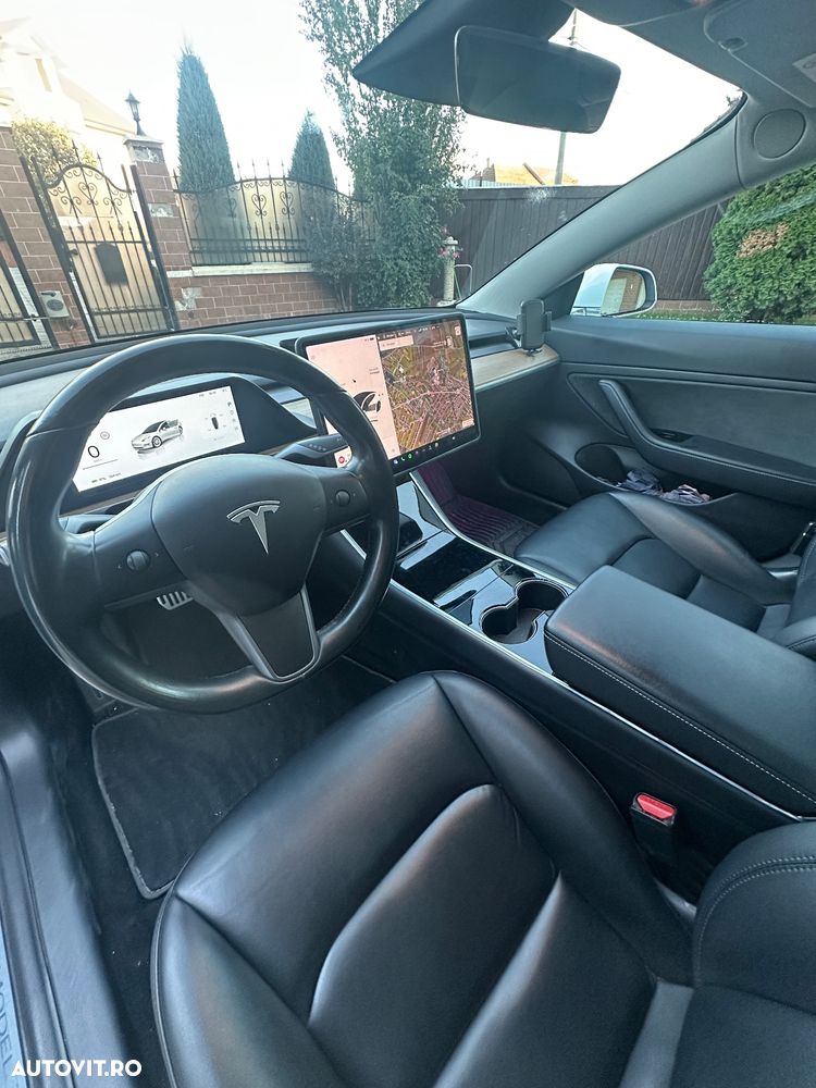 Tesla Model 3 - 8