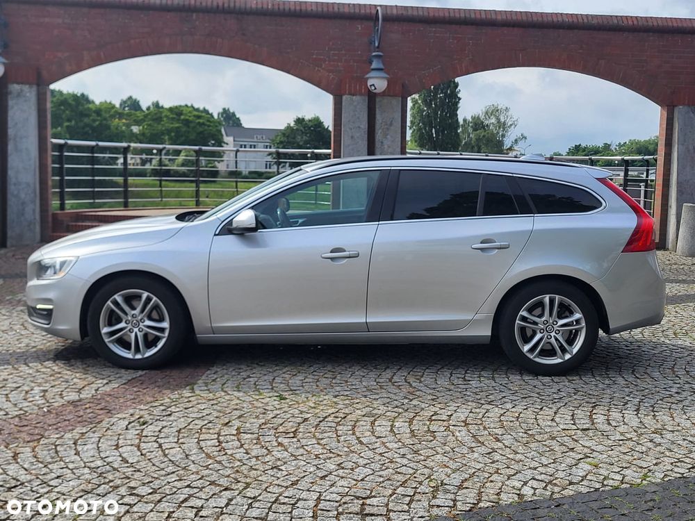Volvo V60 D4 Geartronic Momentum - 2