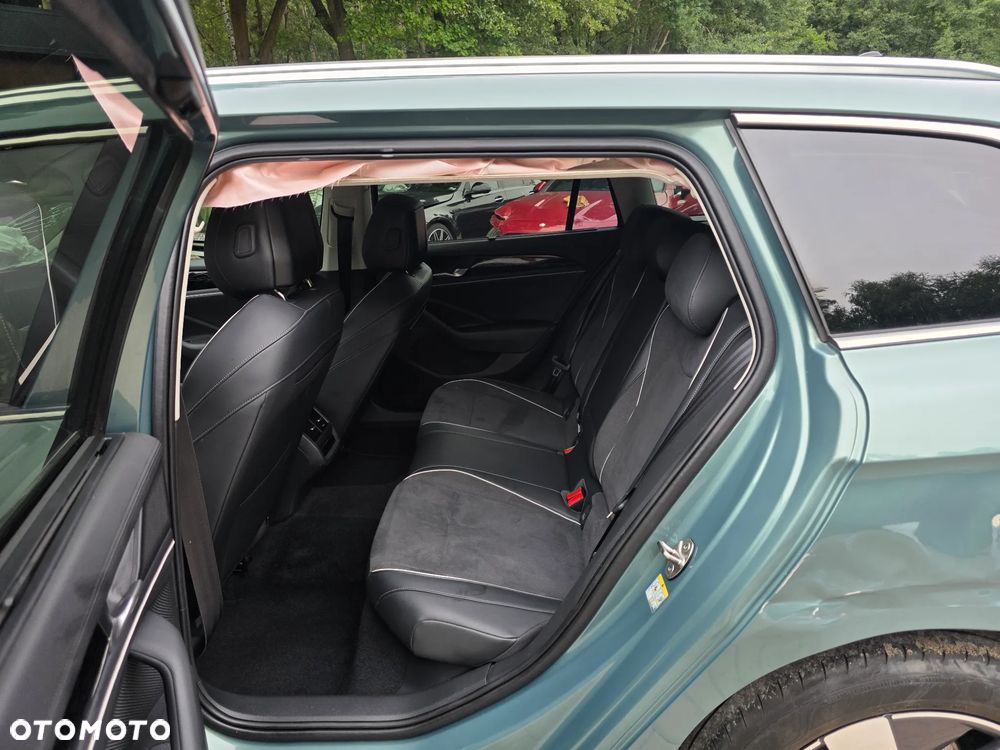 Volkswagen Passat - 13