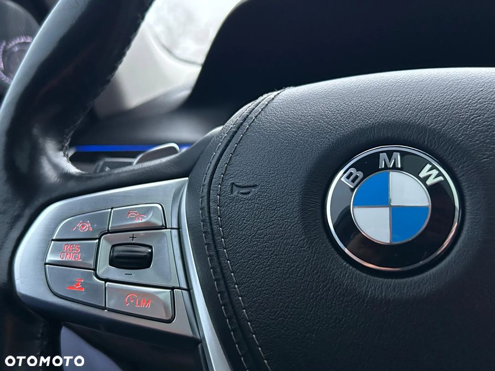 BMW Seria 7 750i - 17