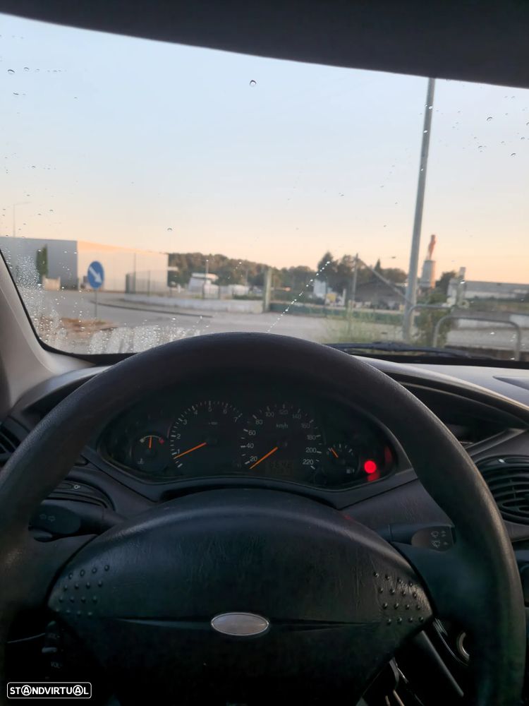 Ford Focus 1.4 Comfort - 5