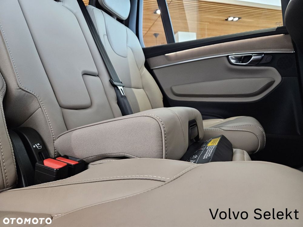 Volvo XC 90 - 32