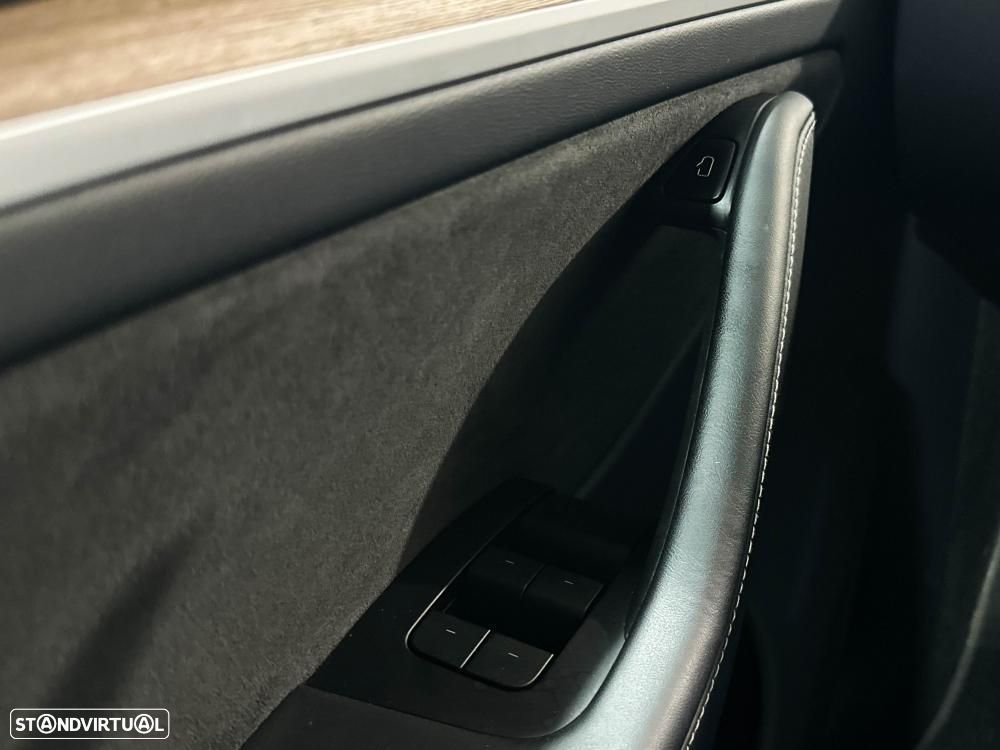 Tesla Model Y Performance Dual Motor AWD - 36