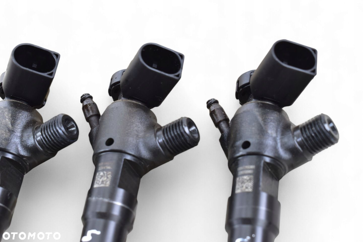 Wtryskiwacz VW GOLF VII AUDI A3 8V 1.6 TDI 28370681 04L130277D - 2