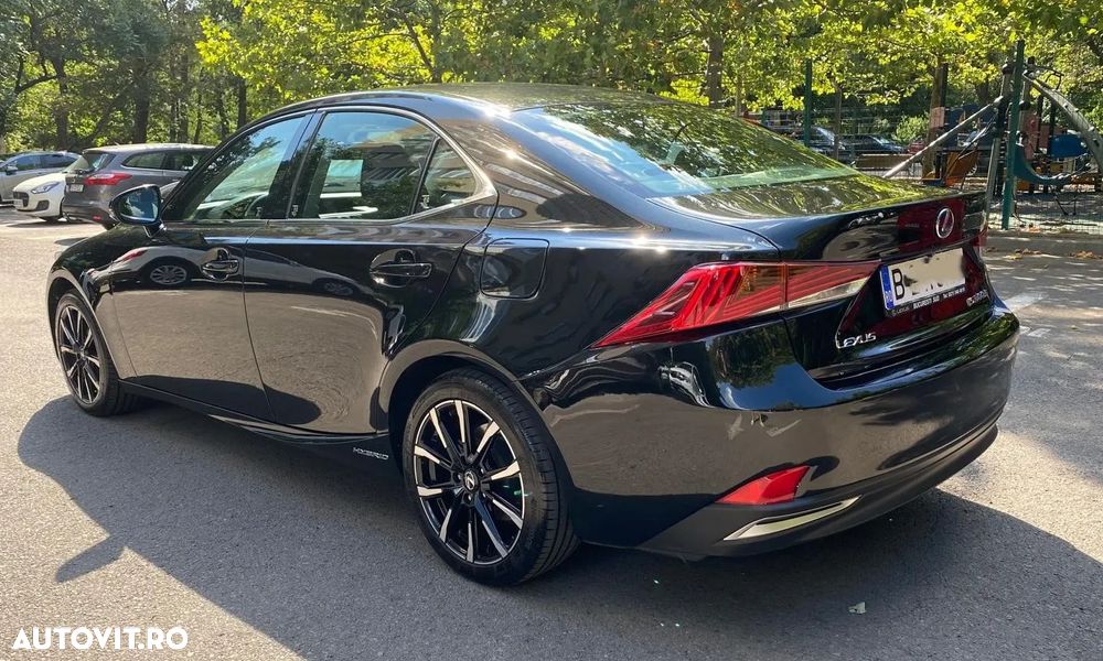 Lexus Seria IS 300h Executive - 6