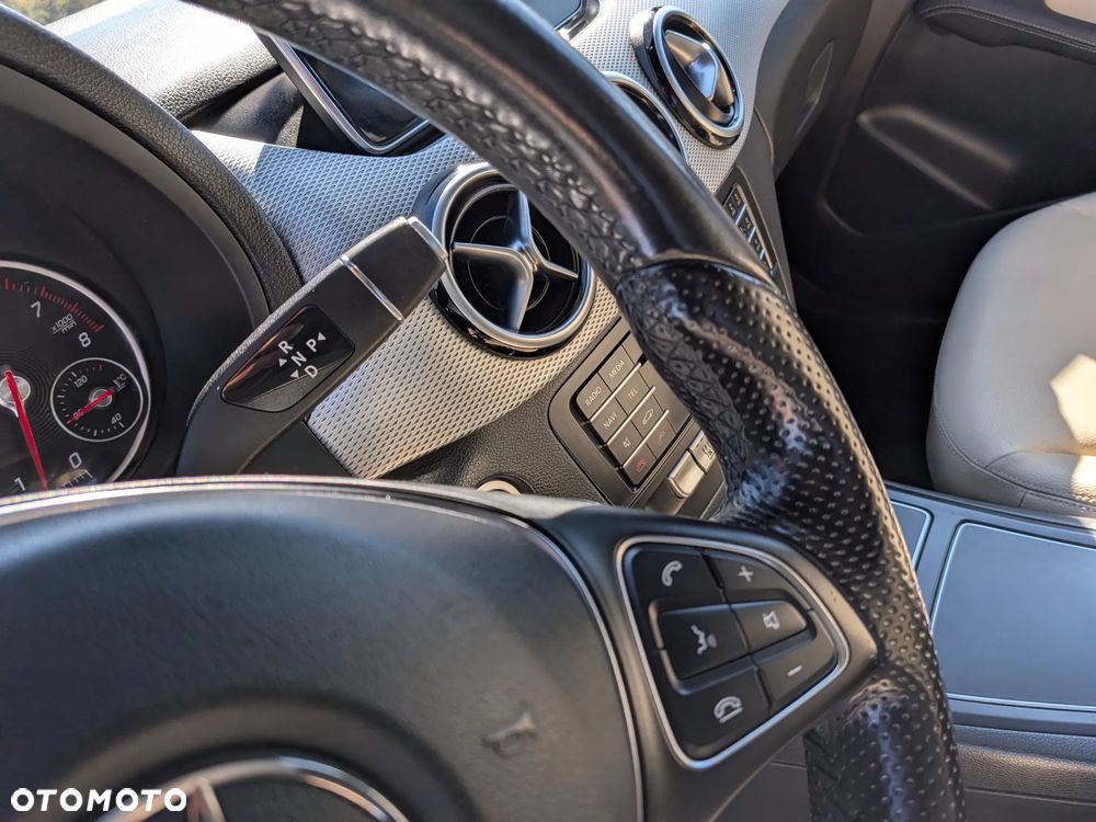 Mercedes-Benz Klasa B 220 4-Matic Style - 32
