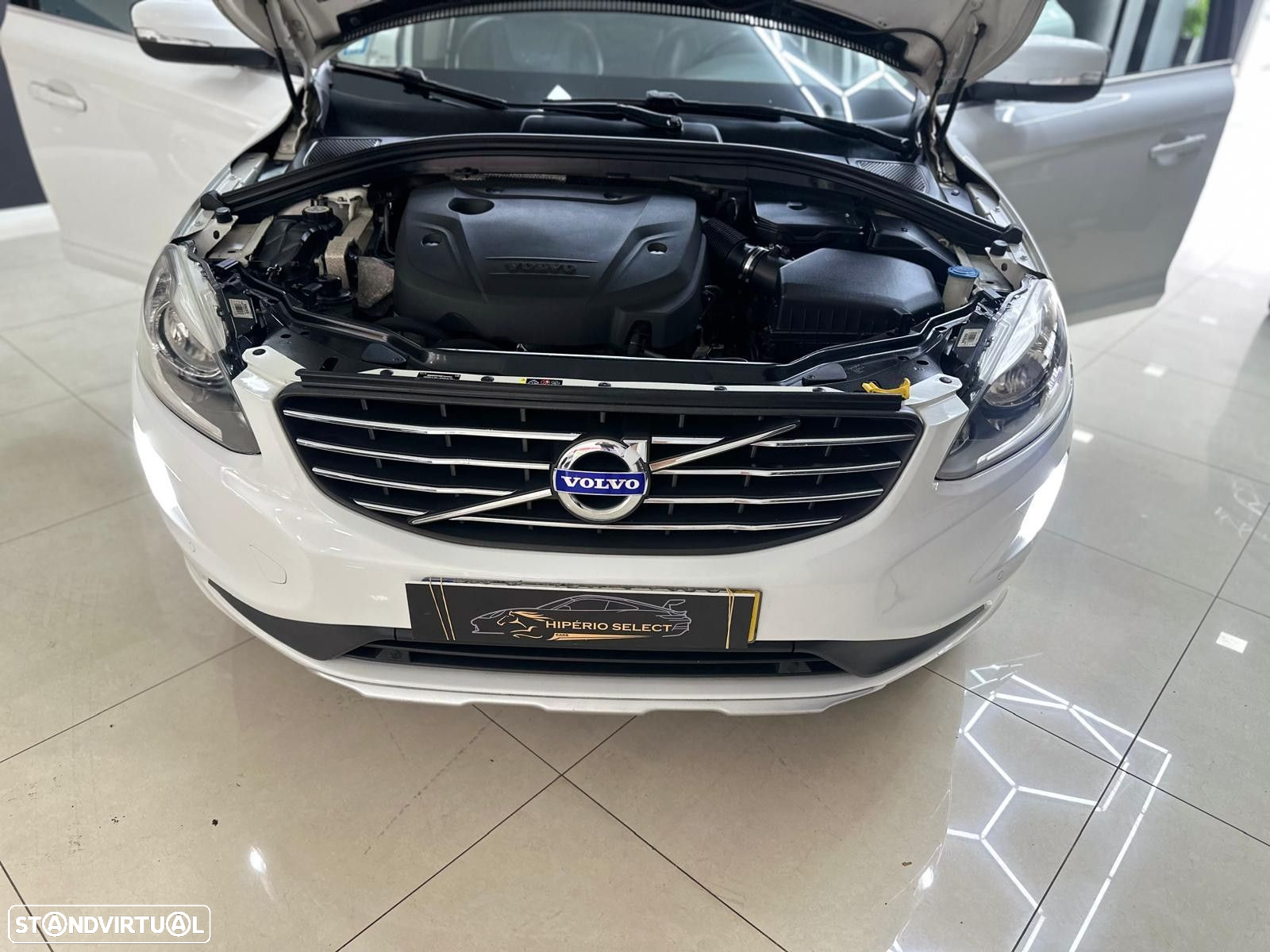 Volvo XC 60 2.0 D4 R-Design Momentum - 28