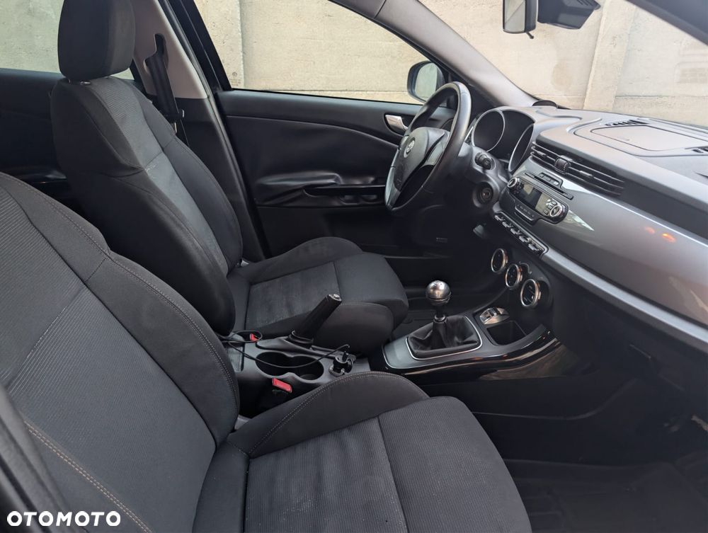 Alfa Romeo Giulietta 2.0 JTDM 16V - 12