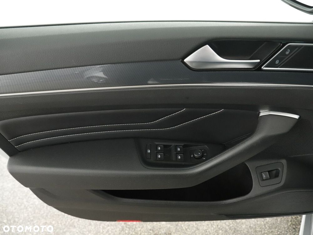 Volkswagen Passat - 13