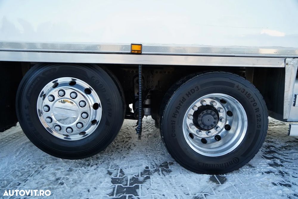 Renault T 430 / 6x2 / REFRIGERAT -9 M / UNITATE CARRIER SUPRA 1250 / platformă elevatoare / oblon rulant / punte de ridicare / direcție - 22