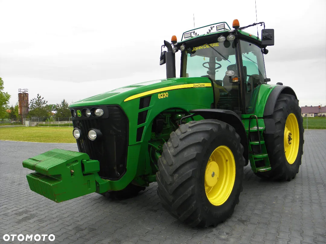 John Deere 8230 POWERSHIFT , Amortyzowna przednia os, Nie Malowany , Stan Bardzo Dobry - 5