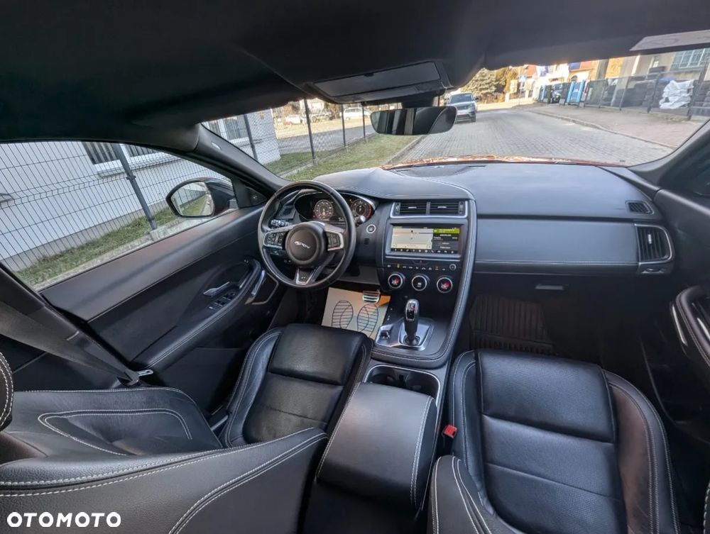 Jaguar E-Pace 2.0 i4D AWD R-Dynamic - 11
