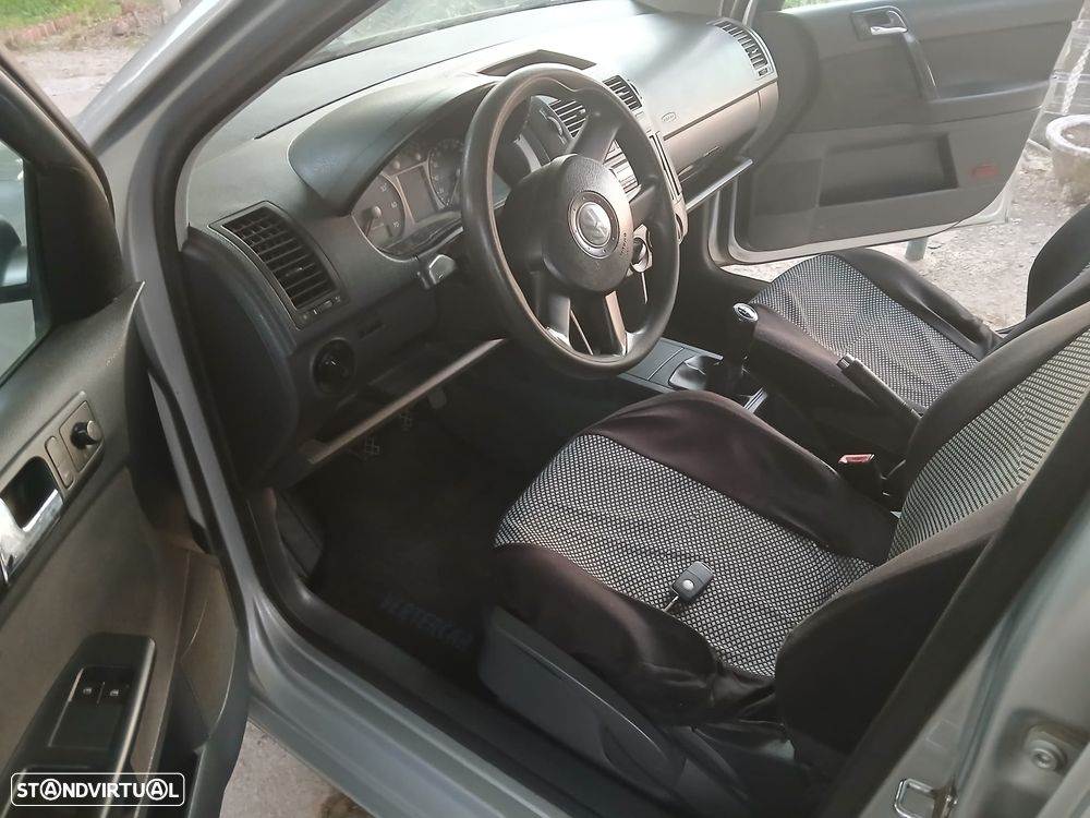 Volkswagen Polo 2005 photo 2