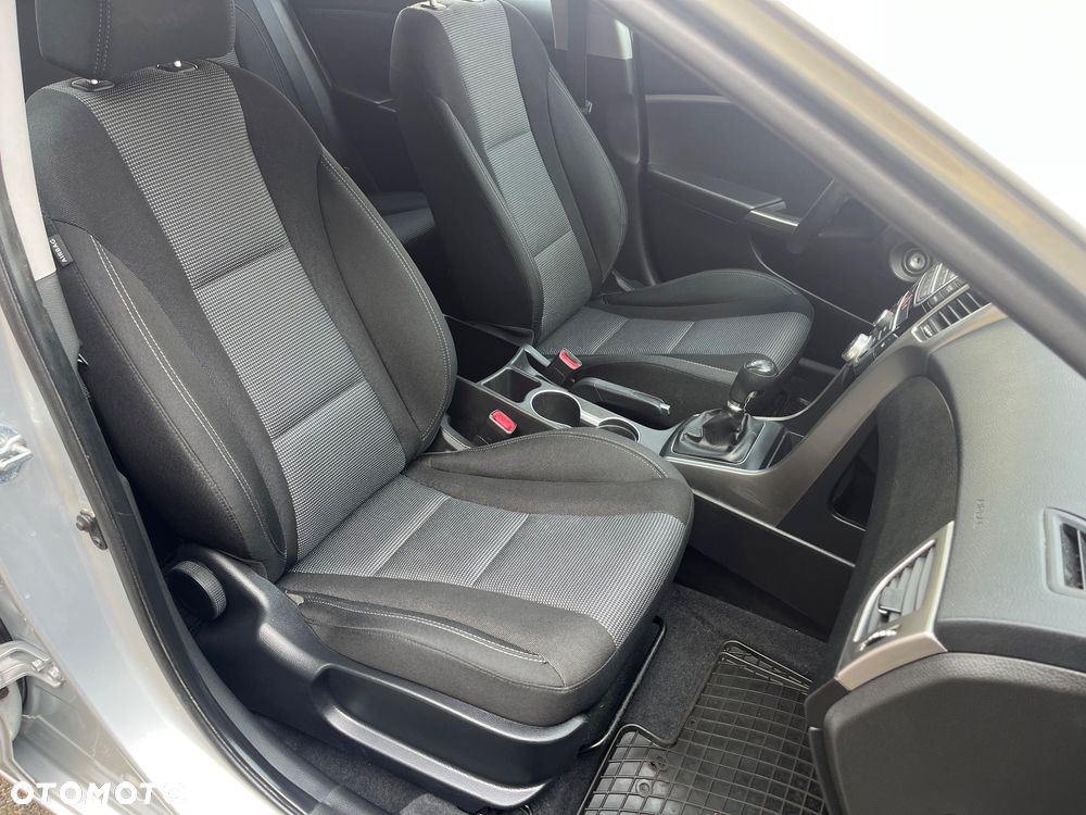 Hyundai i30 1.4 Classic + - 10