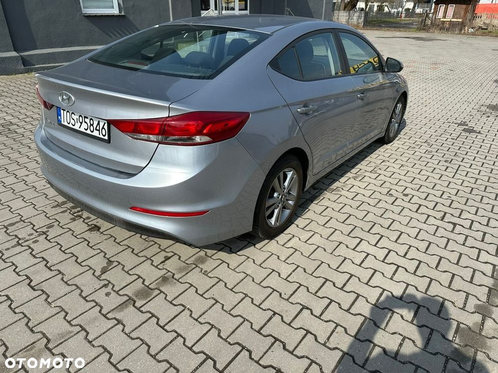 Hyundai Elantra - 3