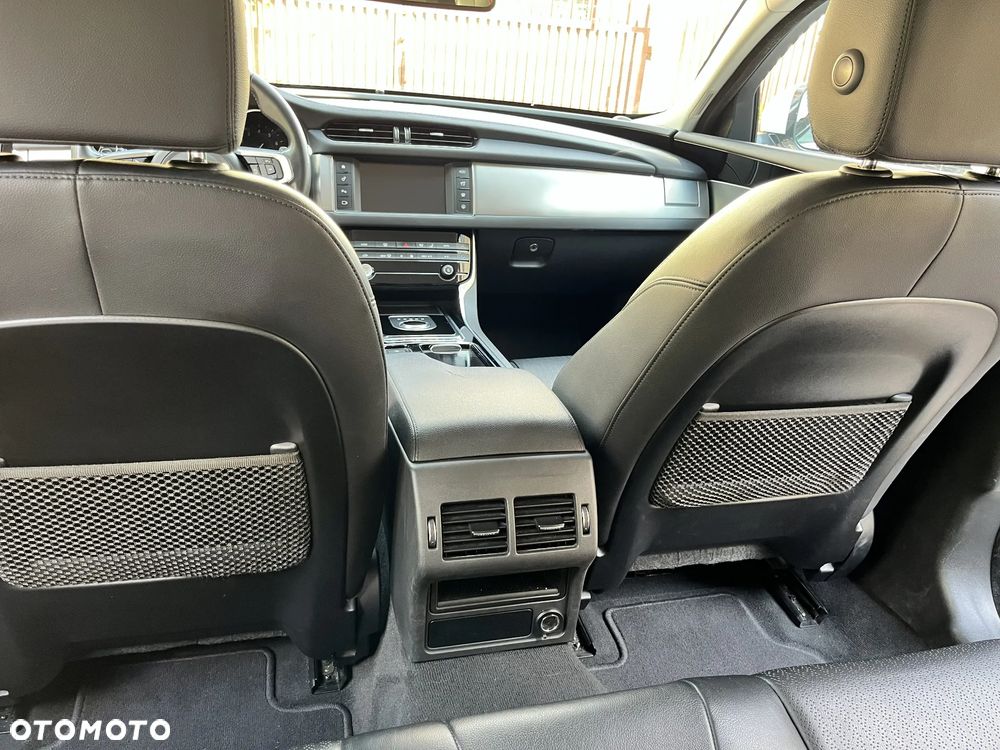 Jaguar XF 2.0 T Prestige - 12