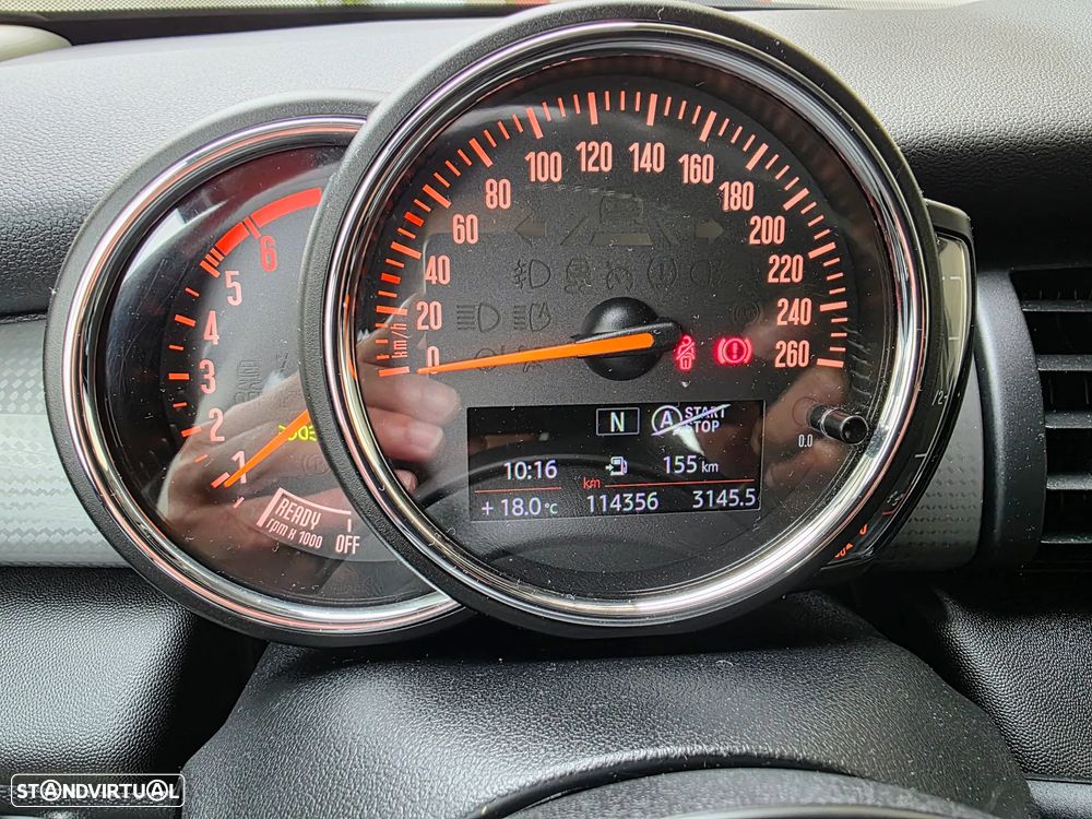 MINI 5 Portas Cooper D Auto - 29