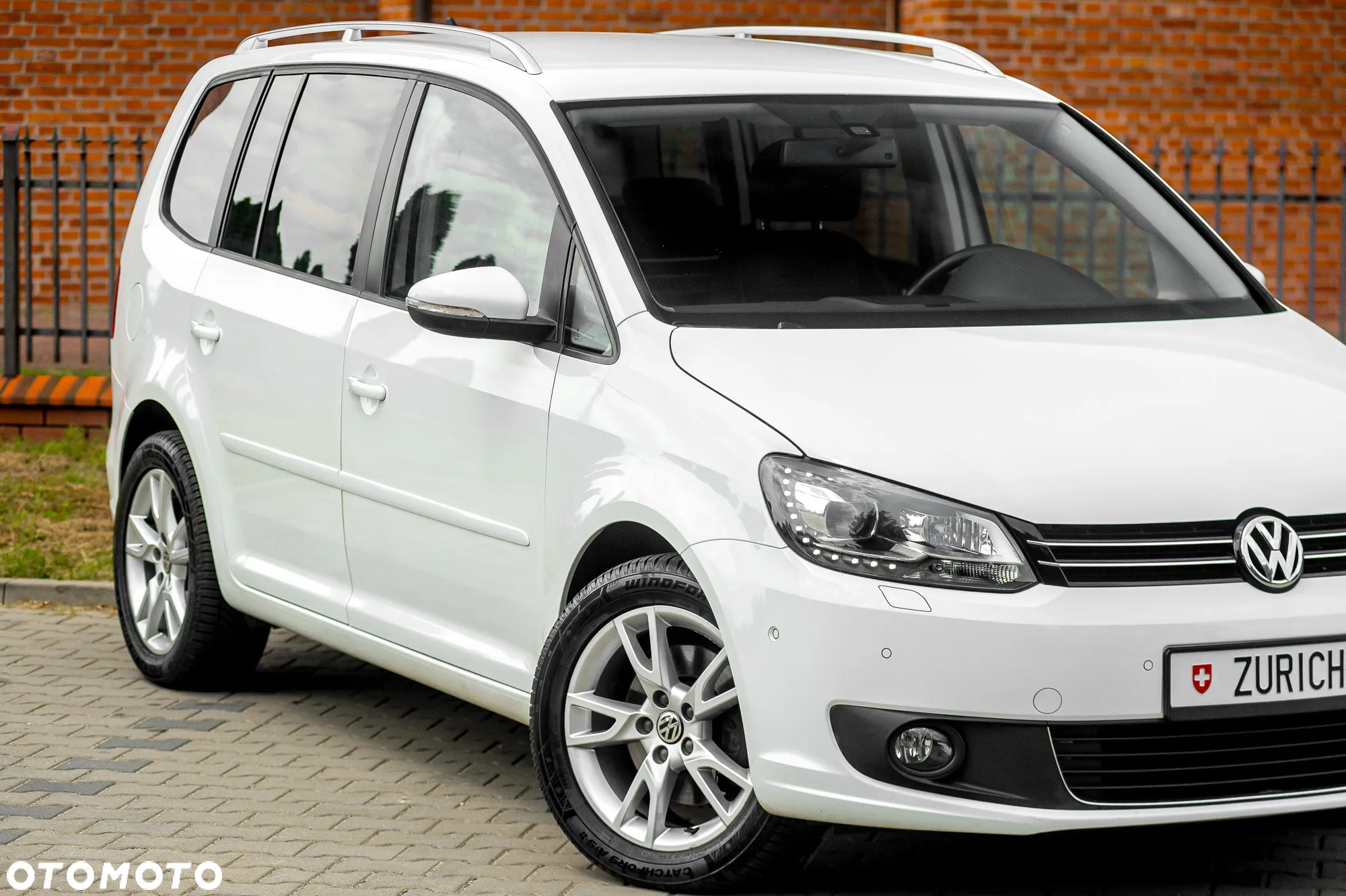 Volkswagen Touran 1.4 TSI DSG Cup - 33