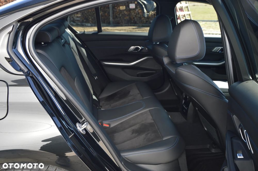 BMW Seria 3 320i M Sport - 21