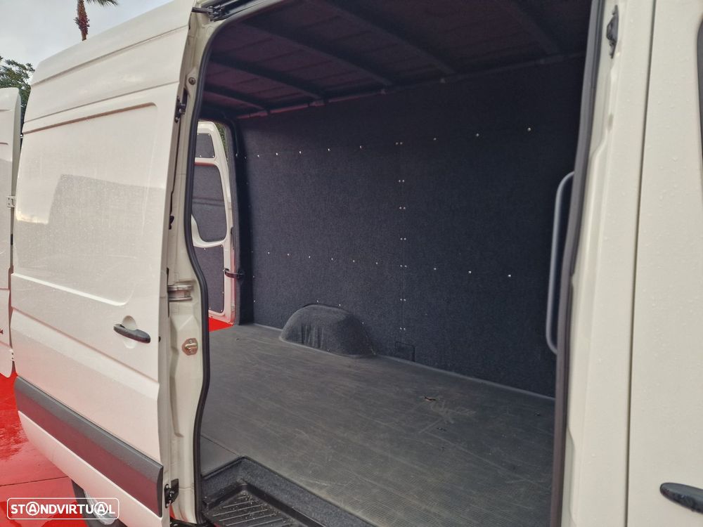 VW Crafter 35 2.5 TDi 136 Média - 7