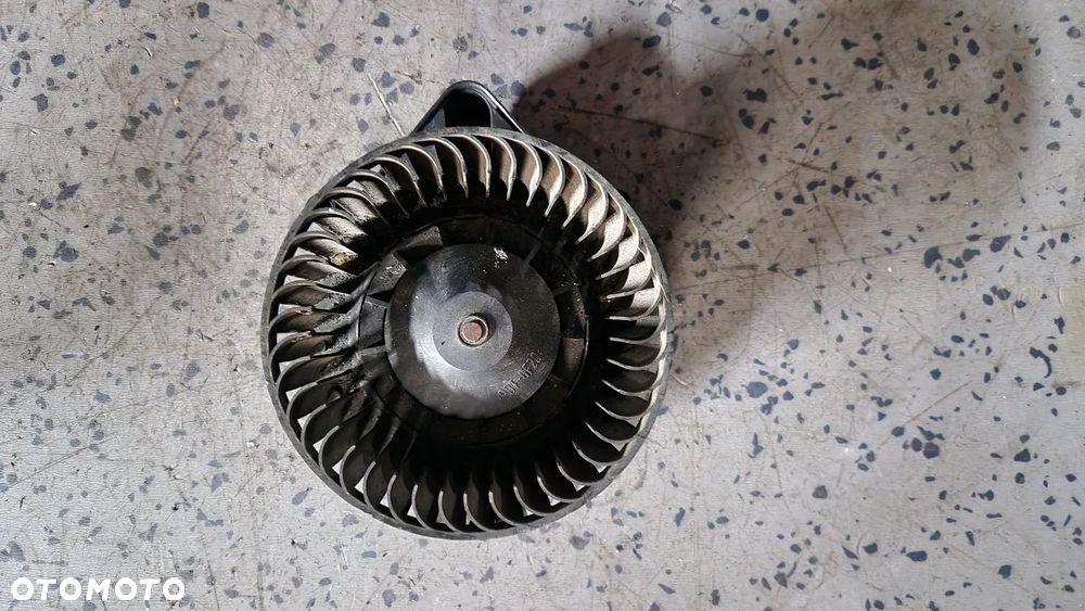 AUDI A4 B6 WENTYLATOR NAWIEWU 8E1820021A - 2