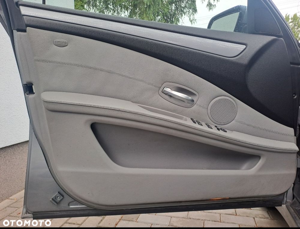 BMW Seria 5 525d xDrive - 16