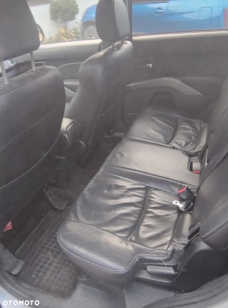 Mitsubishi Outlander - 12