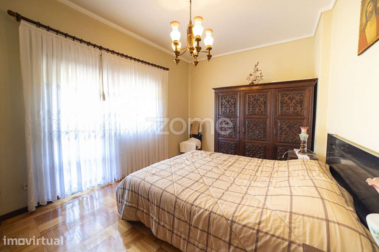 Moradia Bifamiliar T2+T2 c/ Garagem Excelente Oportunidade em Canidelo - Grande imagem: 5/24