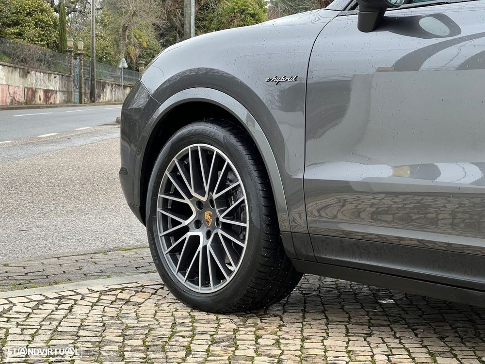 Porsche Cayenne Coupé E-Hybrid Platinum Edition - 28